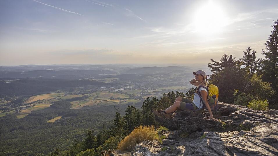 Viele Urlauber kommen in den Altlandkreis, um die sch&ouml;ne Natur und tolle Aussicht - wie hier am Kreuzfelsen - zu erleben.