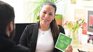 Celine Schulz-Fähnrich arbeitet seit 2012 bei der Caritas-Fachambulanz für Suchtprobleme in Regensburg als Sozialpädagogin und Suchttherapeutin. Celine Schulz-Fähnrich arbeitet seit 2012 bei der Caritas-Fachambulanz für Suchtprobleme in Regensburg als Sozialpädagogin und Suchttherapeutin.