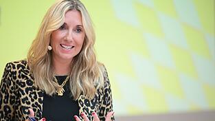 Kultusministerin Anna Stolz (Freie W&auml;hler) sieht im Spielen von Hymnen einen &laquo;G&auml;nsehautmoment&raquo;. (Archivbild)