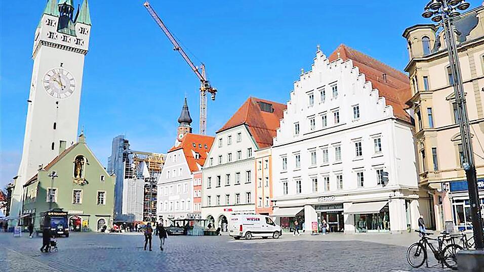Der dauerhafte Verkaufsstand für Frischfisch und Fischspeisen könnte laut Verwaltung in der Fußgängerzone am Ludwigsplatz stehen, gleich nach der Buswendeschleife, zentral in der Mitte, in etwa dort, wo auf dem Bild die Fahrräder zu sehen sind (rechts). Der dauerhafte Verkaufsstand für Frischfisch und Fischspeisen könnte laut Verwaltung in der Fußgängerzone am Ludwigsplatz stehen, gleich nach der Buswendeschleife, zentral in der Mitte, in etwa dort, wo auf dem Bild die Fahrräder zu sehen sind (rechts).