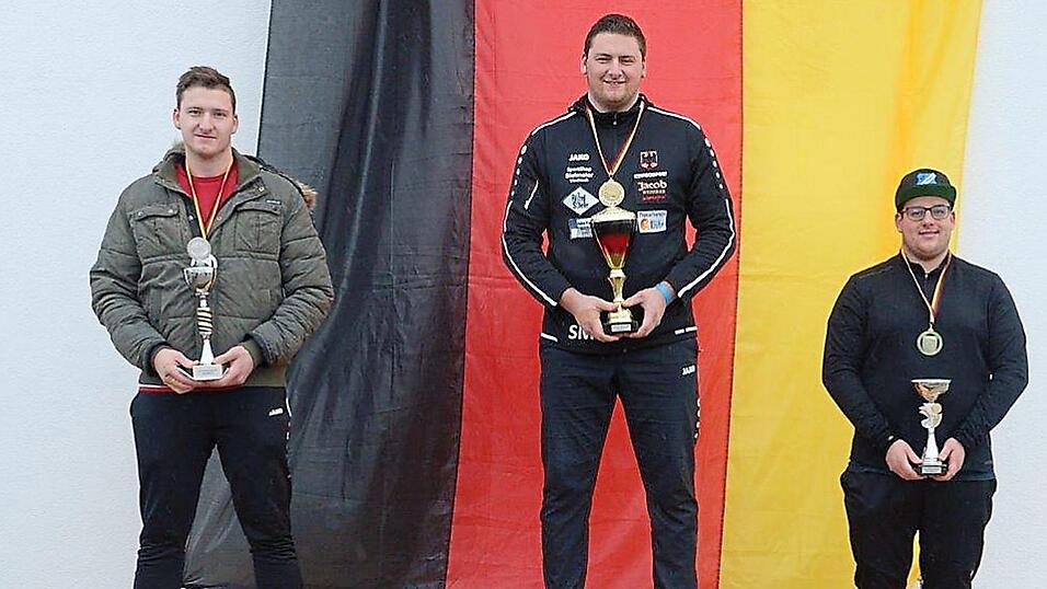 Die Späth-Brüder Alexander (links) und Michael Späth (Mitte), hier bei den deutschen U 23-Meisterschaften nebeneinander auf dem Podest, sind Team-Weltmeister. Die Späth-Brüder Alexander (links) und Michael Späth (Mitte), hier bei den deutschen U 23-Meisterschaften nebeneinander auf dem Podest, sind Team-Weltmeister.