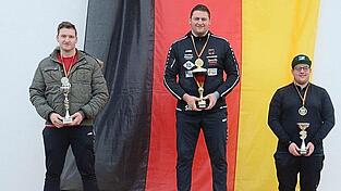 Die Späth-Brüder Alexander (links) und Michael Späth (Mitte), hier bei den deutschen U 23-Meisterschaften nebeneinander auf dem Podest, sind Team-Weltmeister.
