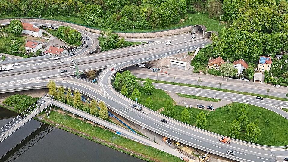 Ein Verkehrschaos wird befürchtet, wenn der Pfaffensteiner Tunnel ab 2026 saniert wird und dafür jeweils eine Röhre für mehrere Jahre gesperrt werden muss.