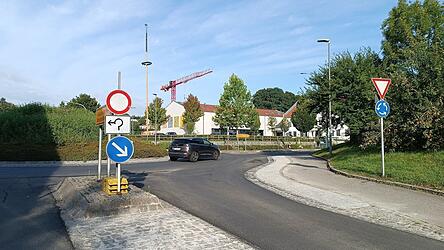 Der B15-Kreisverkehr in Kumhausen ist wieder frei befahrbar.