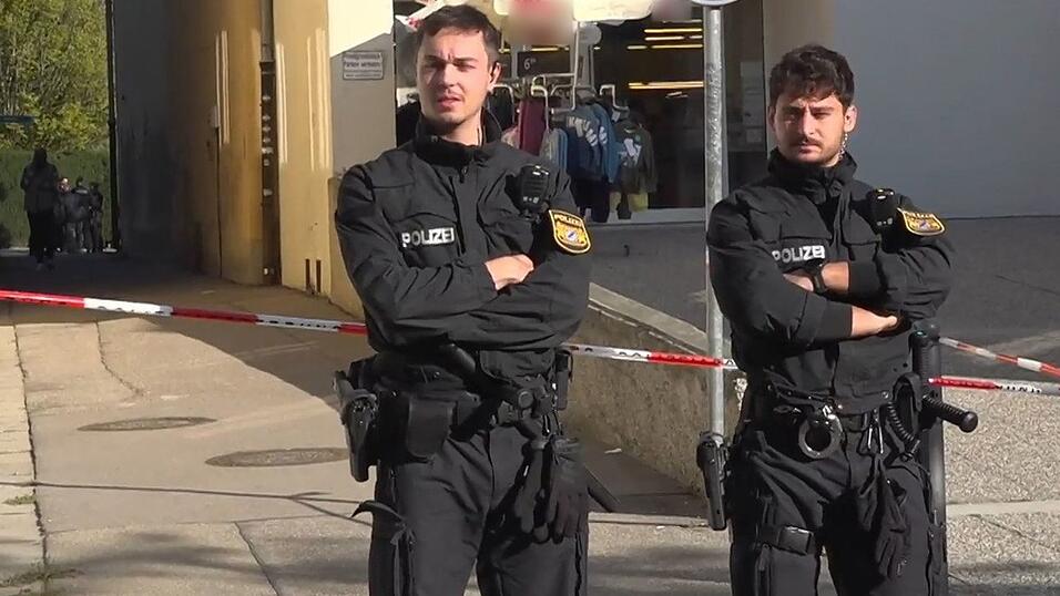 Die Attacke an einer Mittelschule in Friedberg hatte im Oktober 2025 einen gr&ouml;&szlig;eren Polizeieinsatz ausgel&ouml;st. (Archivbild)