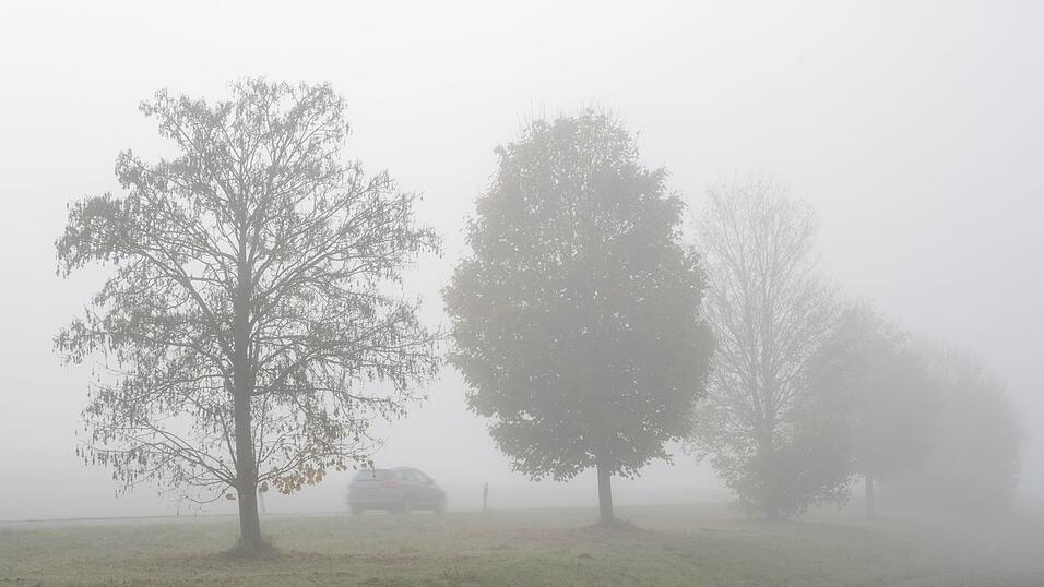 Im Donauraum erwartet der DWD dichten Nebel. In Südbayern könnte es dagegen Glatt werden. (Archivbild) Im Donauraum erwartet der DWD dichten Nebel. In Südbayern könnte es dagegen Glatt werden. (Archivbild)