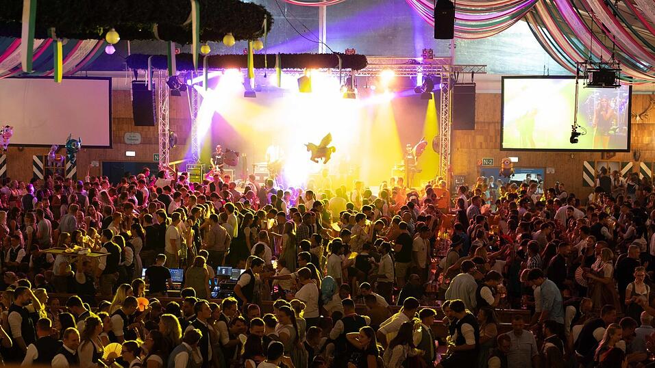 Die Partybilder vom Samstag, 8. August, aus dem Festzelt Weckmann. Die Partybilder vom Samstag, 8. August, aus dem Festzelt Weckmann.