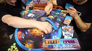 Brettspiele sind nach Branchenangaben weiter stark gefragt.