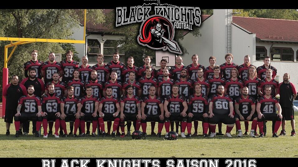 Nach über zwei Jahrzehnten fliegt in Landshut wieder das Ei über den Rasen. Nach über zwei Jahrzehnten fliegt in Landshut wieder das Ei über den Rasen.