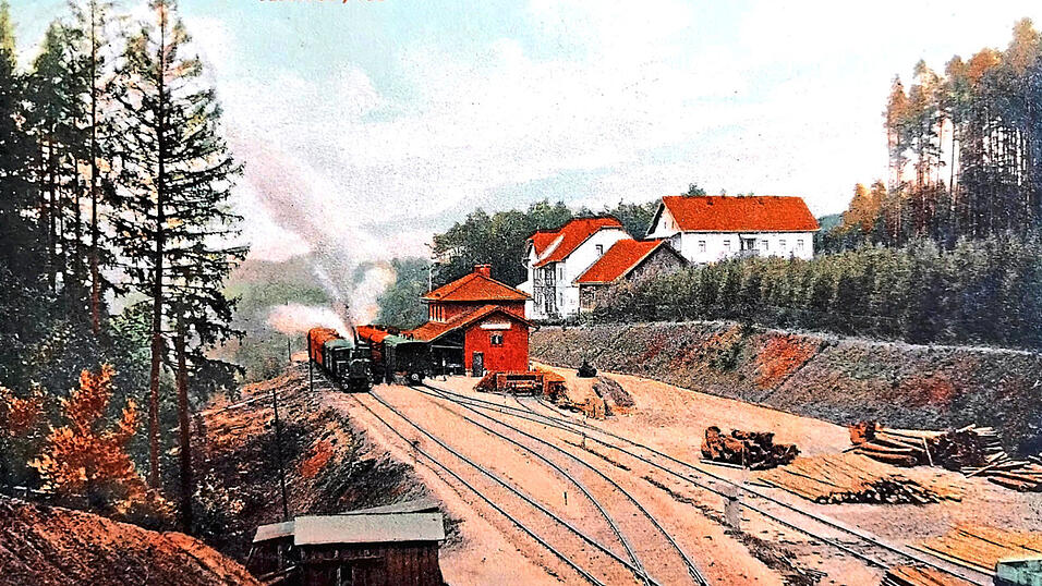 Der Mitterfelser Bahnhof auf einer alten Ansichtskarte (1908) aus der Sammlung von Peter Zollner.