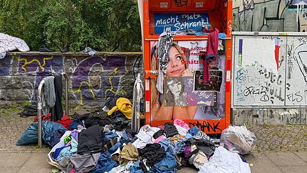 Die Qualit&auml;t der Abgaben in Kleidercontainern sinkt. (Archivbild)