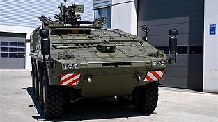 Ein Radpanzer &bdquo;Boxer' auf dem Gel&auml;nde der Firma KNDS, die mit Dr&auml;xlmaier eine Partnerschaft eingegangen ist.