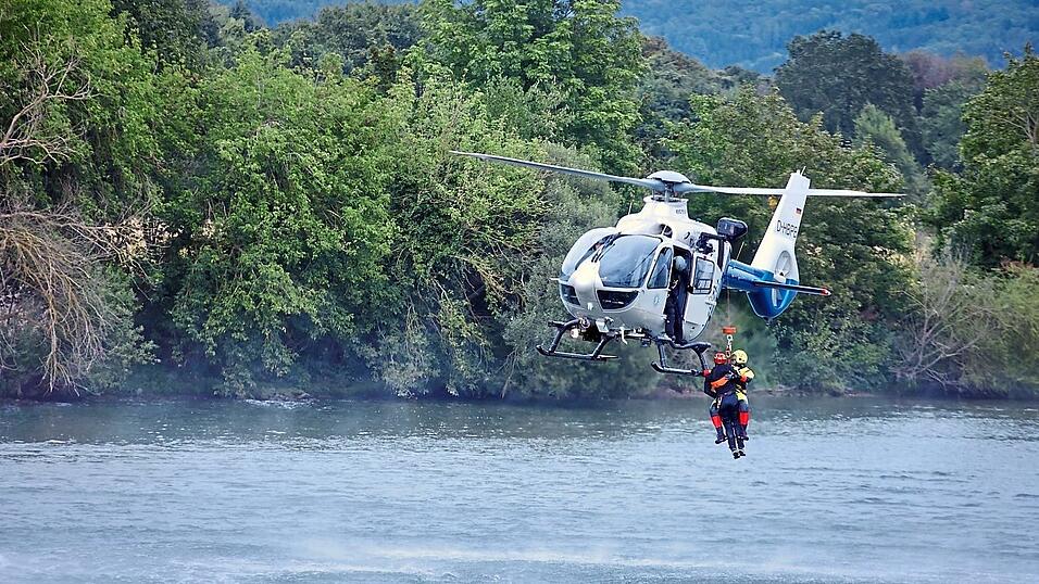 Auf offenen Gewässern kommt es in Bayern immer wieder zu Badeunfällen. Dann muss die DLRG schnell reagieren.