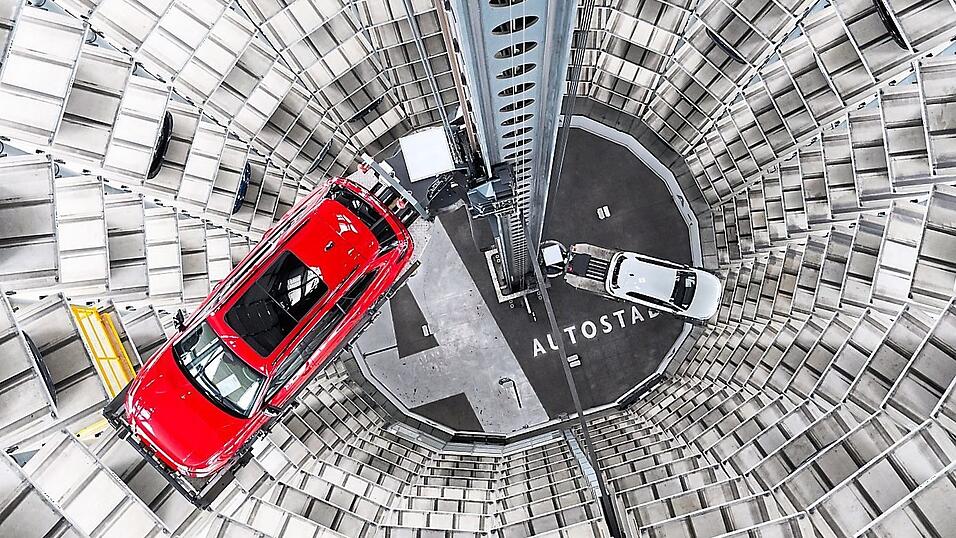 Vor dem Autogipfel am Donnerstag hat Bundesfinanzminister Lars Klingbeil (SPD) angekündigt, dass die Befreiung von der Kfz-Steuer für E-Autos verlängert werden soll.