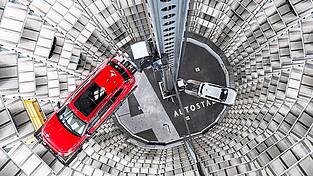 Vor dem Autogipfel am Donnerstag hat Bundesfinanzminister Lars Klingbeil (SPD) angekündigt, dass die Befreiung von der Kfz-Steuer für E-Autos verlängert werden soll.