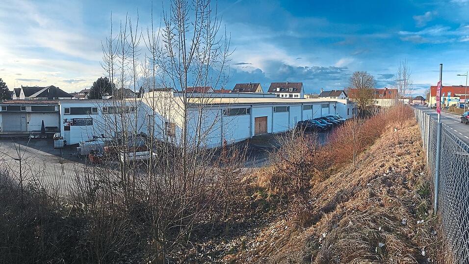 Die Geb&auml;ude auf diesem rund 7.700 Quadratmeter gro&szlig;en Grundst&uuml;ck am Steinweg sollen abgerissen und durch acht Neubauten mit rund 80 Wohneinheiten samt gro&szlig;er Tiefgarage f&uuml;r alle Autos ersetzt werden.