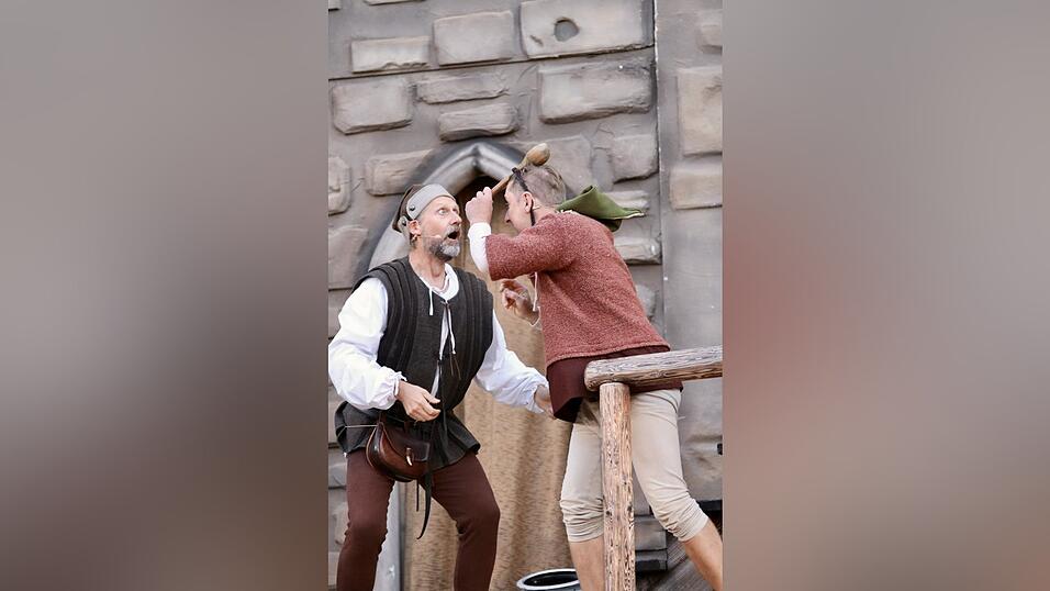 Eindr&uuml;cke von der Gruppe 'blau', die am Freitagabend die Drachenstich-Premiere gespielt hat.