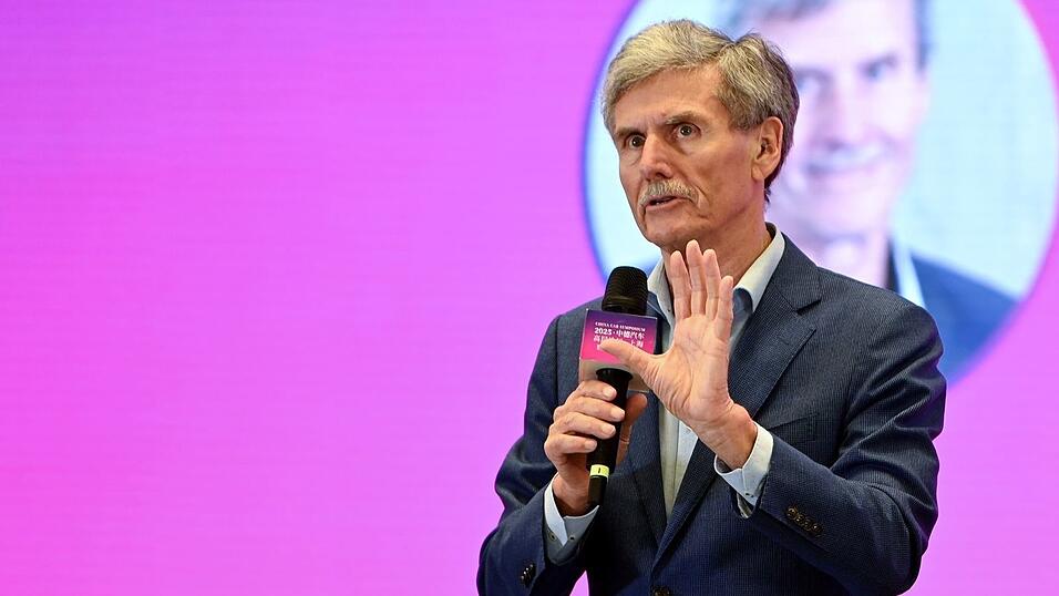 Ferdinand Dudenhöffer sieht die neue Elektroautoprämie kritisch. (Archivbild) Ferdinand Dudenhöffer sieht die neue Elektroautoprämie kritisch. (Archivbild)