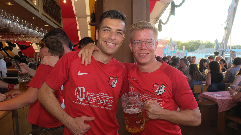 Die Partybilder vom Mittwoch, 16. August 2023, aus dem Festzelt Krönner. Die Partybilder vom Mittwoch, 16. August 2023, aus dem Festzelt Krönner.