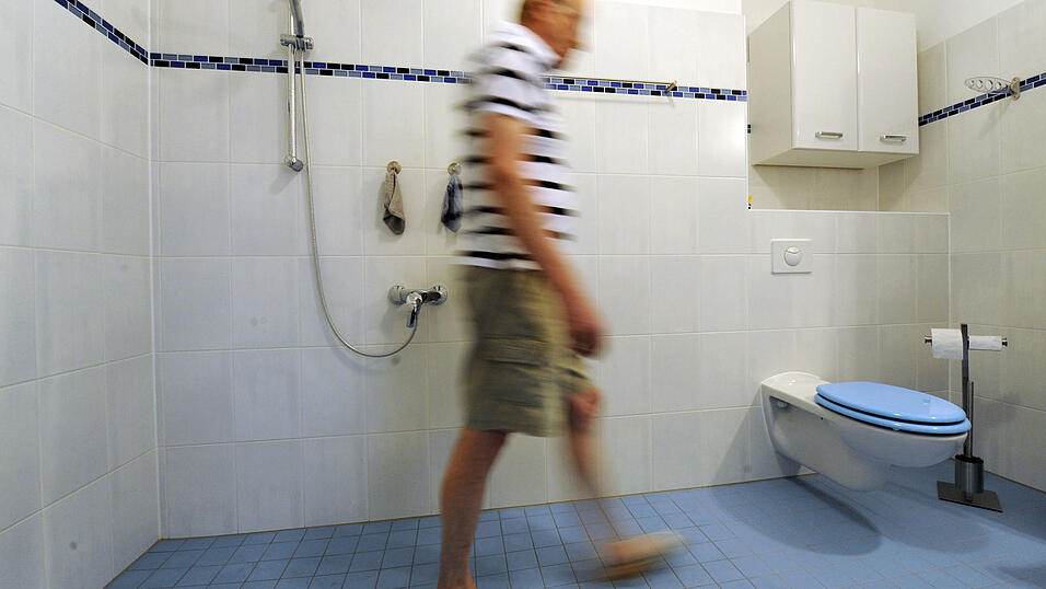 Blick in das Bad einer behindertengerecht und barrierefrei ausgestatteten Wohnung.