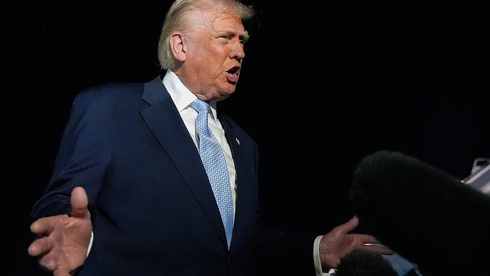 Trump stellt sich jetzt hinter eine Abstimmung zu den Epstein-Akten. Trump stellt sich jetzt hinter eine Abstimmung zu den Epstein-Akten.