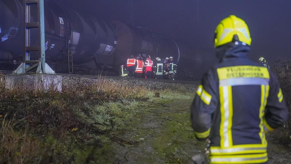Was als Brand eines Gefahrgutzugs gemeldet wurde, entpuppte sich als heißgelaufene Bremse. Was als Brand eines Gefahrgutzugs gemeldet wurde, entpuppte sich als heißgelaufene Bremse.