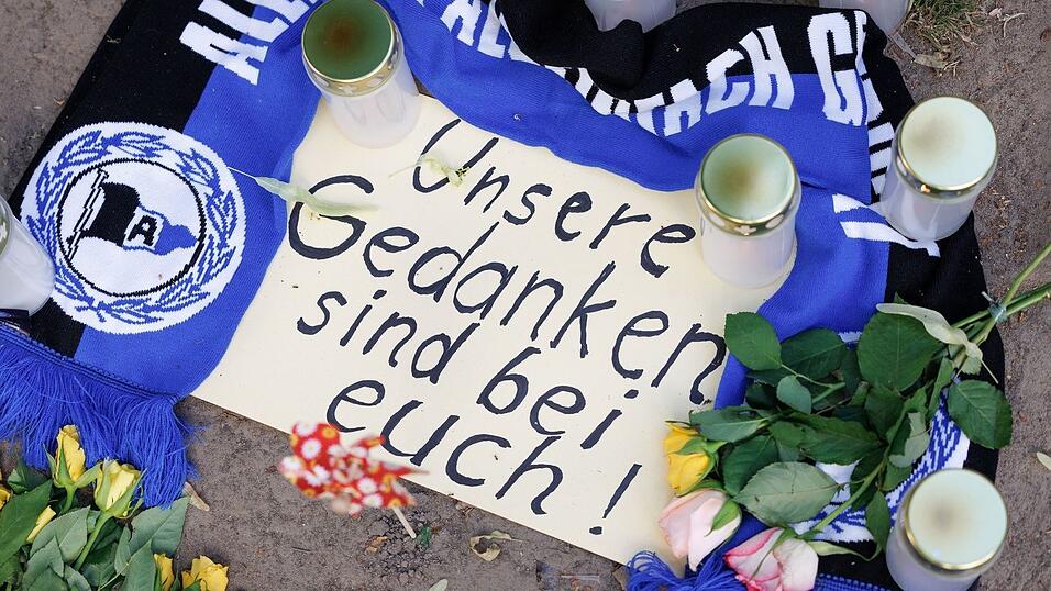 Auch Fans von Arminia Bielefeld waren bei der Tat angegriffen worden. (Archivbild) Auch Fans von Arminia Bielefeld waren bei der Tat angegriffen worden. (Archivbild)