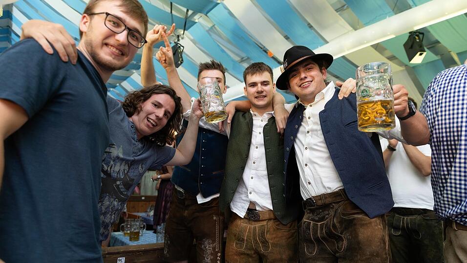Die Partybilder vom Samstag, 8. August, aus dem Festzelt Wenisch. Die Partybilder vom Samstag, 8. August, aus dem Festzelt Wenisch.