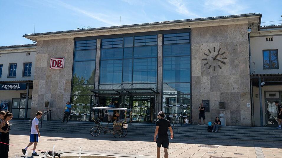 In einer Unterf&uuml;hrung im Rosenheimer Bahnhof wurde die Frau mit einem Messer angegriffen.