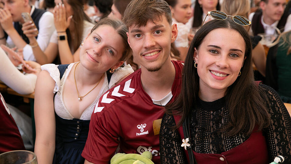 Die Partybilder vom Montag,11. August, aus dem Festzelt Nothaft. Die Partybilder vom Montag,11. August, aus dem Festzelt Nothaft.