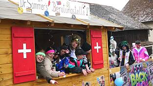 Dr. Sommer mit seinem Team verodnete gegen alles vorsorglich eine Schluckimpfung.