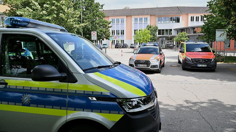 Die Polizei nahm nach eigenen Angaben den mutmaßlichen Täter fest. Die Polizei nahm nach eigenen Angaben den mutmaßlichen Täter fest.