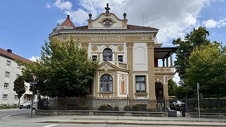 Die Pläne für die Villa stammen vom Architekten Drollinger, der auch für König Ludwig II. tätig war. Die Pläne für die Villa stammen vom Architekten Drollinger, der auch für König Ludwig II. tätig war.