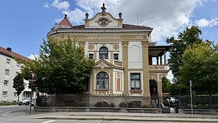 Die Pläne für die Villa stammen vom Architekten Drollinger, der auch für König Ludwig II. tätig war. Die Pläne für die Villa stammen vom Architekten Drollinger, der auch für König Ludwig II. tätig war.