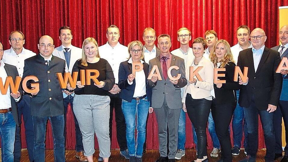 Der Zusammenhalt in der FWG zahlte sich mit dem B&uuml;rgermeister Hans Biederer und sieben Sitzen im Gemeinderat aus.