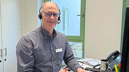 Werner Sagmeister erkl&auml;rt, dass man beim Krisendienst immer &bdquo;pro Patienten&ldquo; ist. Wenn man beispielsweise T&auml;tern helfe, helfe man damit auch den Opfern.