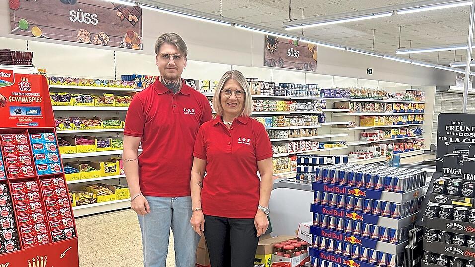 Im Moment wird t&auml;glich Ware angeliefert. Christine Mittermeier und ihr Sohn Felix Erl wollten sp&auml;testens Anfang Mai den Supermarkt er&ouml;ffnen.