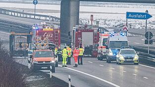 Der Fund auf der Autobahn hatte eine l&auml;ngere Komplettsperrung der Fernstra&szlig;e zur Folge. (Archivbild)