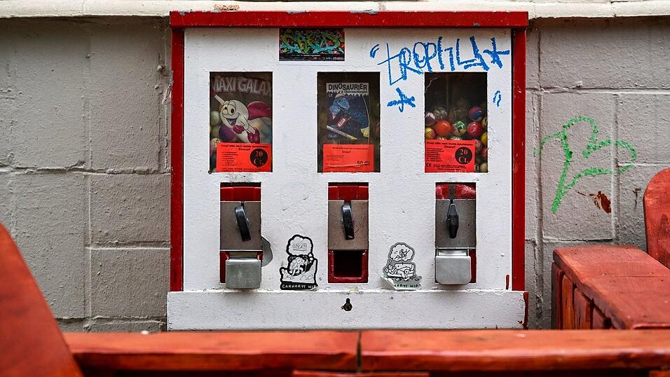 Mit Böllern aus Tschechien gelang es dem Trio, einen Kaugummiautomaten zu sprengen. (Symbolbild) Mit Böllern aus Tschechien gelang es dem Trio, einen Kaugummiautomaten zu sprengen. (Symbolbild)