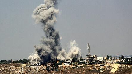 Allein am Sonntag z&auml;hlten libanesische Medien rund 90 israelische Angriffe im S&uuml;den.