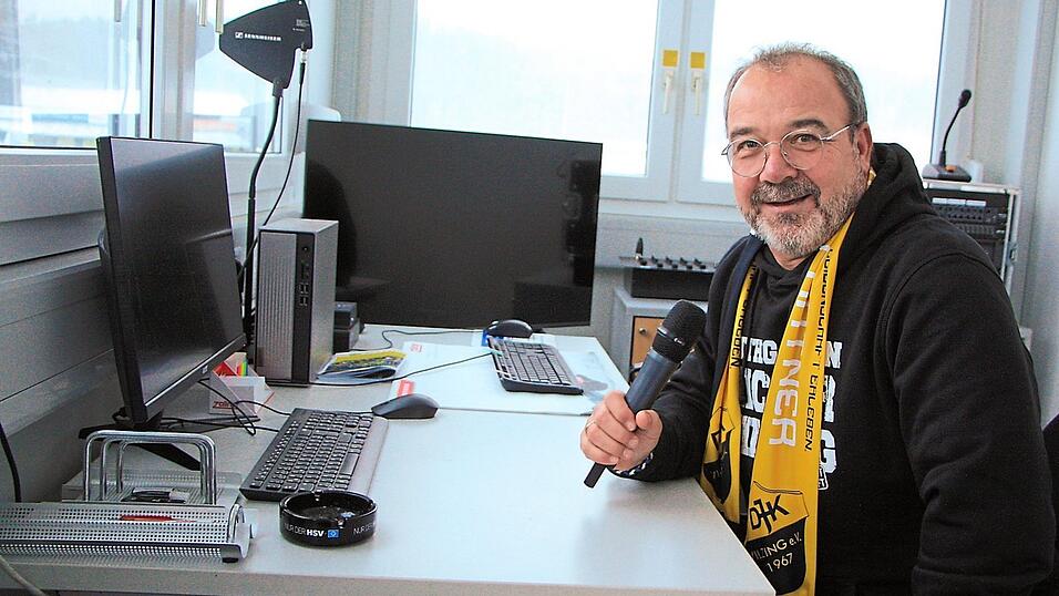 Von seinem Sprecherplatz aus hat Stefan Schwander die Lage am Huthgarten immer bestens im Blick. Von seinem Sprecherplatz aus hat Stefan Schwander die Lage am Huthgarten immer bestens im Blick.