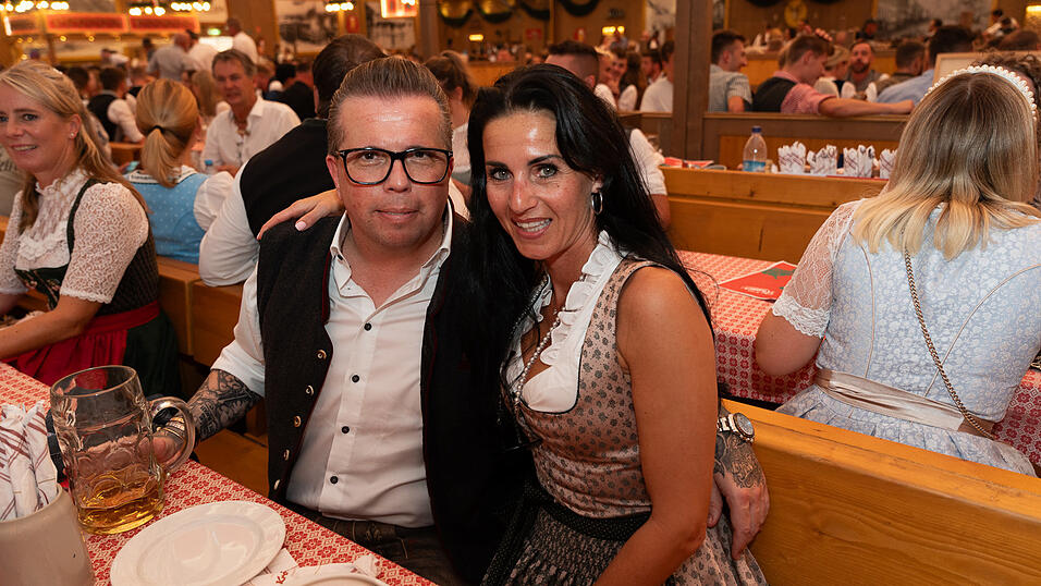 Die Partybilder vom Freitag, 18. August 2023, aus dem Festzelt Krönner. Die Partybilder vom Freitag, 18. August 2023, aus dem Festzelt Krönner.