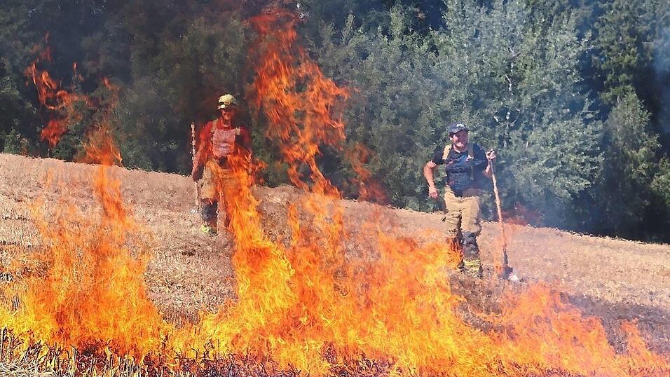 Immer h&auml;ufiger kommt es aufgrund von Trockenheit und Hitze zu Vegetations- und Waldbr&auml;nden. Die Feuerwehren wappnen sich dagegen.