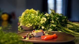 Im Rauchensteiner Haus in Landshut gibt es Rote Beete Lachs mit Merretichmousse.
