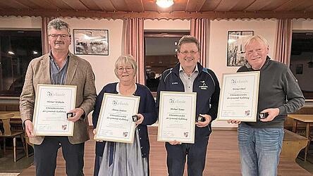 Die Geehrten: Werner Wilhelm (v. l.), Aloisia Seiderer, Michael Kraus und Werner Dietl