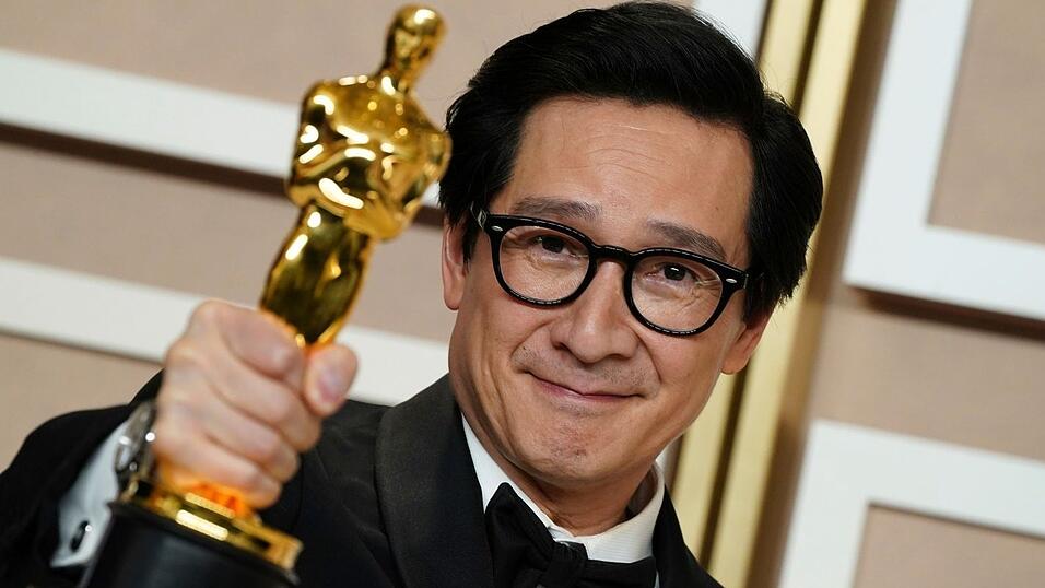 Der ehemalige Kinderstar Ke Huy Quan ('Indiana Jones') ist als bester Nebendarsteller ausgezeichnet worden.
