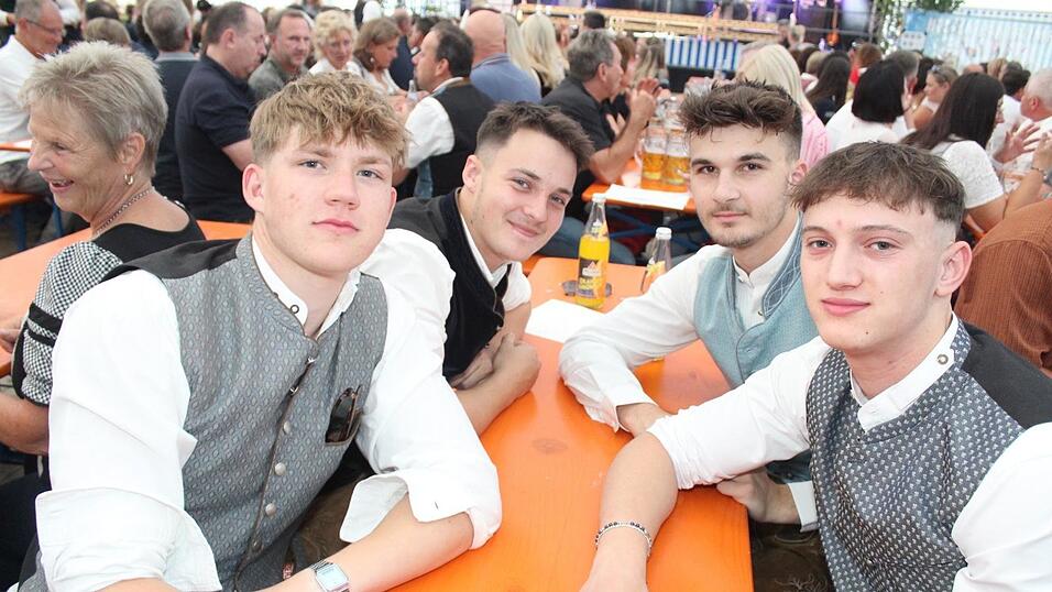 Zur Musik von Headless wurde ausgelassen gefeiert.