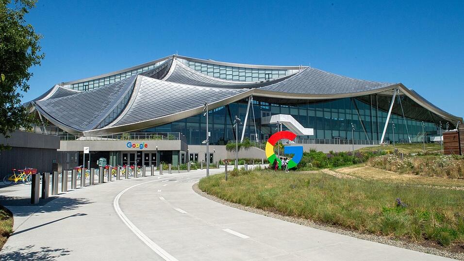 Google schraubte die Spanne f&uuml;r die geplanten Kapitalinvestitionen um f&uuml;nf Milliarden Dollar nach oben. (Archivbild)