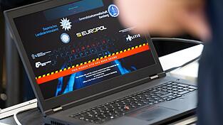 In einer gemeinsamen Aktion von Polizei und Staatsanwaltschaft mit Partnern aus über 30 Ländern gelang im Jahr 2025 ein Schlag gegen die Darknet-Plattform „Kidflix“ und Tatverdächtigen auf vier Kontinenten. In einer gemeinsamen Aktion von Polizei und Staatsanwaltschaft mit Partnern aus über 30 Ländern gelang im Jahr 2025 ein Schlag gegen die Darknet-Plattform „Kidflix“ und Tatverdächtigen auf vier Kontinenten.