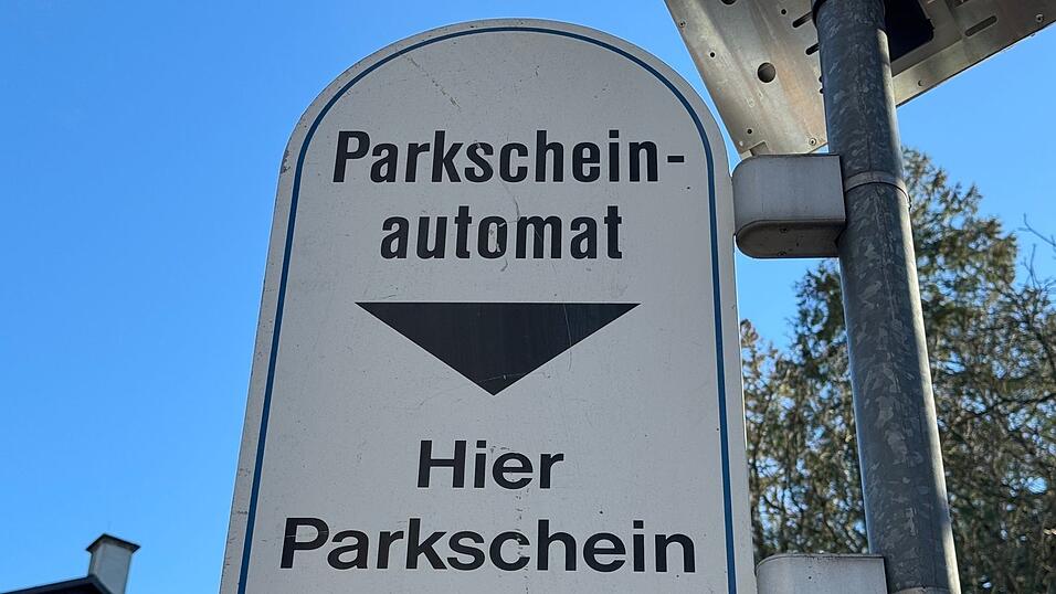 In Kempten sollen fast zwei Millionen Euro aus Parkscheinautomaten verschwunden sein. Ein Ehepaar muss deswegen nun vor Gericht. (Symbolbild)